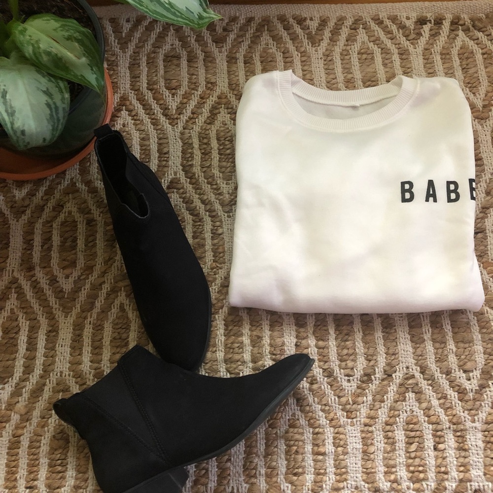 “Babe” Women’s pullover sweatshirt by SHEIN